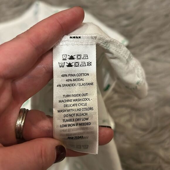 Tahari women’s white and green clover and horseshoe Pima cotton tshirt - Picture 4 of 5